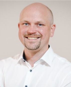 Dr. Julien Davin